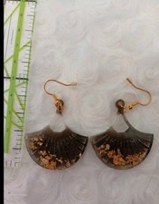 Ein Paar Ohrringe Handmade