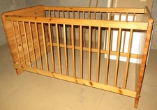 Kindergitterbett aus Holz umbaubar zu Jugendbett mit Matratze 80x145x80cm