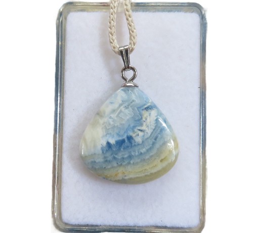 Scheelit cabochon anhänger - scheelit,