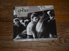 a-ha -- HUNTING HIGH AND LOW