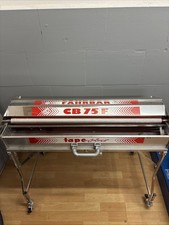 Tapofix CB 75 F Kleistermaschine aus Edelstahl mit Schneidemesser und Gestell.