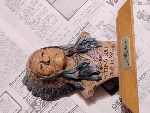 Skulptur sitting bull holzfuss - skulptur,