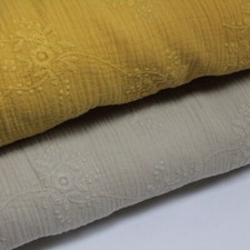 Musselinstoff bestickt