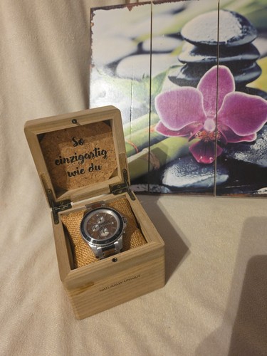 Holzkern uhr mit - holzkiste, und