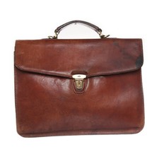 The Bridge, Aktentasche