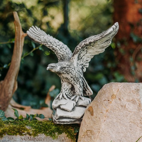 Adlerfigur aus steinguss - aus,