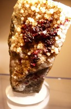 Cinnabarit, Zinnober auf Quarz