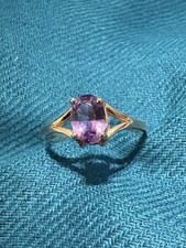 Eleganter Goldring mit ovalem