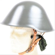 DDR NVA Stahlhelm letzte Form Glockengröße II mit Tarnnetz RAR!!! 6684