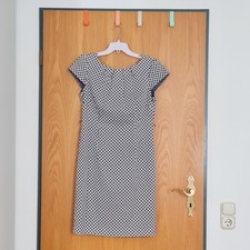 Comma Etuikleid mit Gürtel