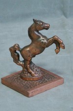 FIGUR PFERD PFERDEFIGUR KUPFERFIGUR MINIATUR AUF SOCKEL MIT HAMMERSCHLAG