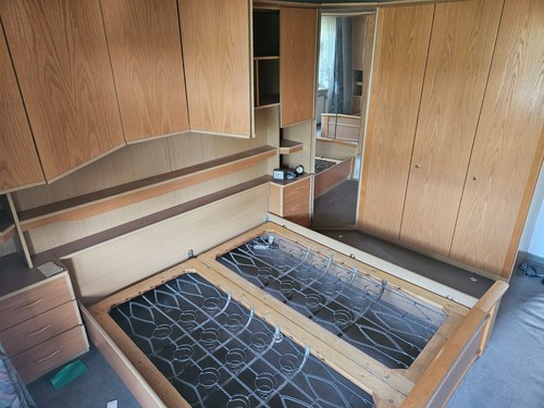 Komplettes schlafzimmer aus - komplettes,