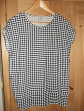 Sehr schönes LongShirt in dunkelblau mit weiß kurzarm von Esmara Gr.M**wie Neu**