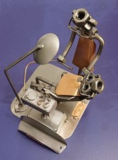 Steelman24 Metallskulptur – Zahnarzt am Behandlungsstuhl | Top Zustand