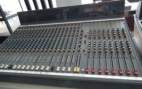 Soundcraft delta analog - ,