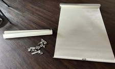 2 Weiße Velux Sichtschutzrollos mit Haltekrallen für Dachfenster