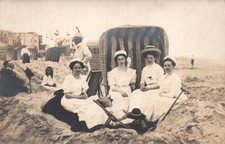 AK Foto Norderney, Damen im Strandkorb (A62)