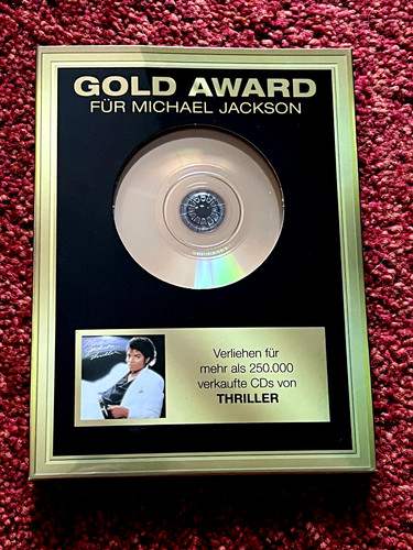 Gold award thriller - gold,