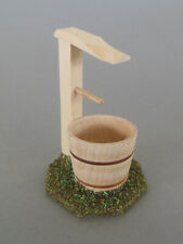 Brunnen klein mit Holztrog Holzbrunnen 7,5 cm hoch Krippenzubehör NA3