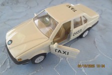 Modellauto BMW 750i V12 Welly 11,5 cm Taxi Farbe elfenbein No 8671 sehr guter Zs