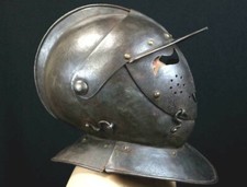 Italienischer Helm