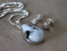 Hübscher Mondstein-Turmalin