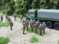 11x NVA Figuren, Gehende