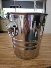 Sektkühler aus  Edelstahl Metall silberfarben Top Zustand  20x 17,5 cm 