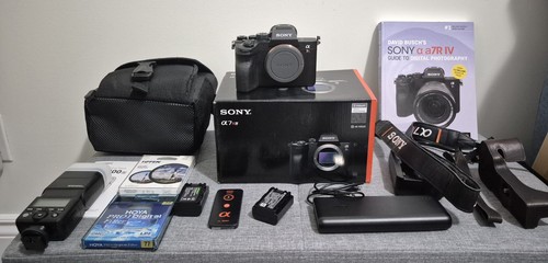 Sony a7r body - iv, only