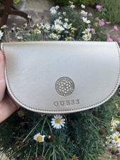 Elegante GUESS Tasche goldene