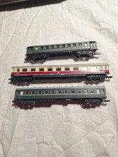 3 Personenwagen, davon ein Piko Weitstreckenwagen