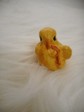 Deko Figur ★süßes Küken mit Wurm Hühnchen★ Ostern Setzkasten Keramik  gelb RAR?