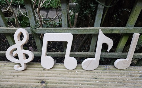 Musiknoten aus holz frieden - holz,