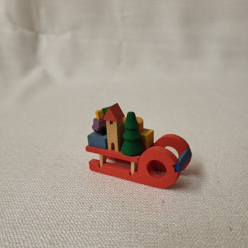 Schlitten mit geschenken - schlitten,
