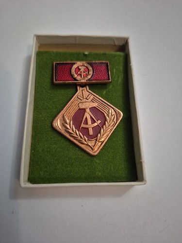 Ddr medaille orden aktivist - medaille,