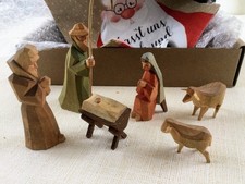 Krippenfiguren geschnitzt