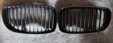 BMW Performance 125i ?E88 Originale Frontnieren / Grill  L. u. R. Seite Topp ?