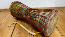 Talking Drum (Traditionelle Trommel hergestellt in Ghana) + Tasche + Stick