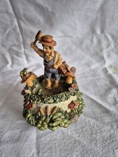 Spieluhr,kleiner Junge fängt Schmetterlinge."Alle meine Entchen...."