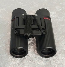 Mini Fernglas im Etui. Kleiner