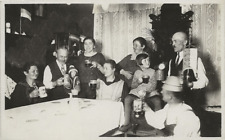 51/137 AK FOTO  FEIER PARTY BIERKRUG FAHNE POKAL ? BIERFAß