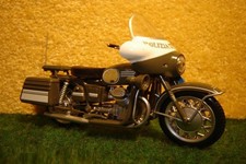 1:24 Moto Guzzi 700 V7 Polizei