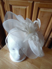 Fascinator in cremeweiss - neu