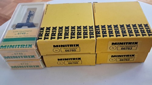 Minitrix je 2x signale - x,