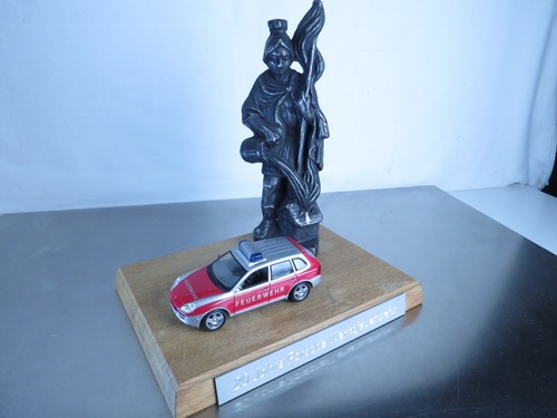 Porsche ehrenpreis für j - porsche,