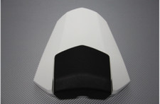 Weisse Soziusabdeckung /