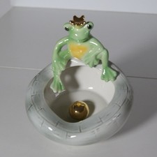 Froschkönig am Brunnen -