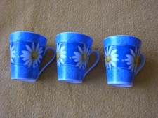 3 TASSEN / KAFFEEBECHER - BECHER - SCHLOSS AMALIENBURG - PORZELLAN - MARGERITEN