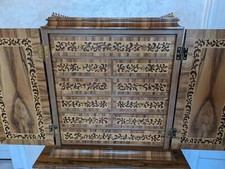 M. Heinze Dresden Kabinettschrank in feiner Handarbeit, Intarsienarbeit