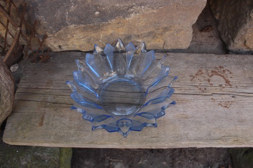 Hellblaue schüssel gezackter - hellblaue,